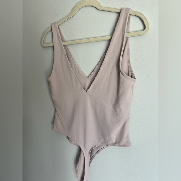Aritzia Babaton Bodysuit Lailac Large - Picture 8 of 14